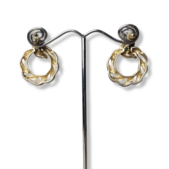 Vintage Goldtone Post-back Earrings - Picture 3 of 5